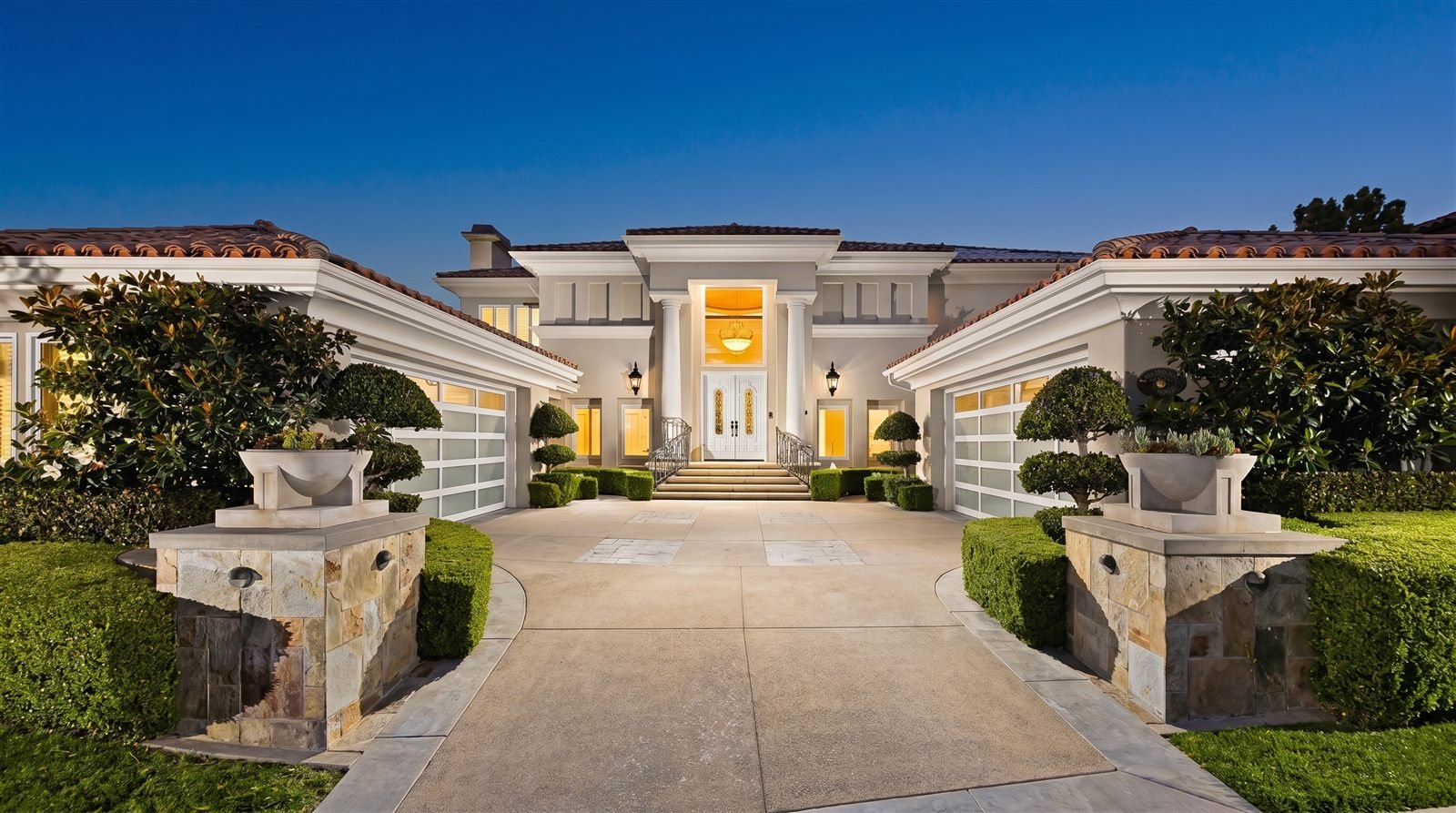 The same Newport Beach home in the Newport Admiral scheme