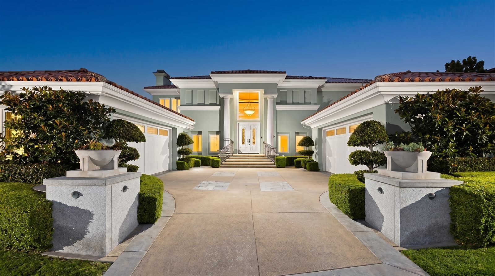 The same Newport Beach home in the Marine Layer scheme