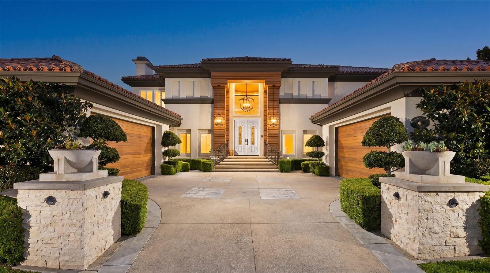 The same home rendered in Coastal Organic Compound — SW Alabaster · Urbane Bronze