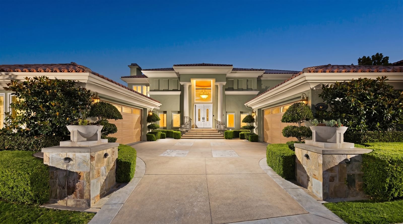The same home rendered in Pacific Sage Estate — SW Evergreen Fog · Shoji White