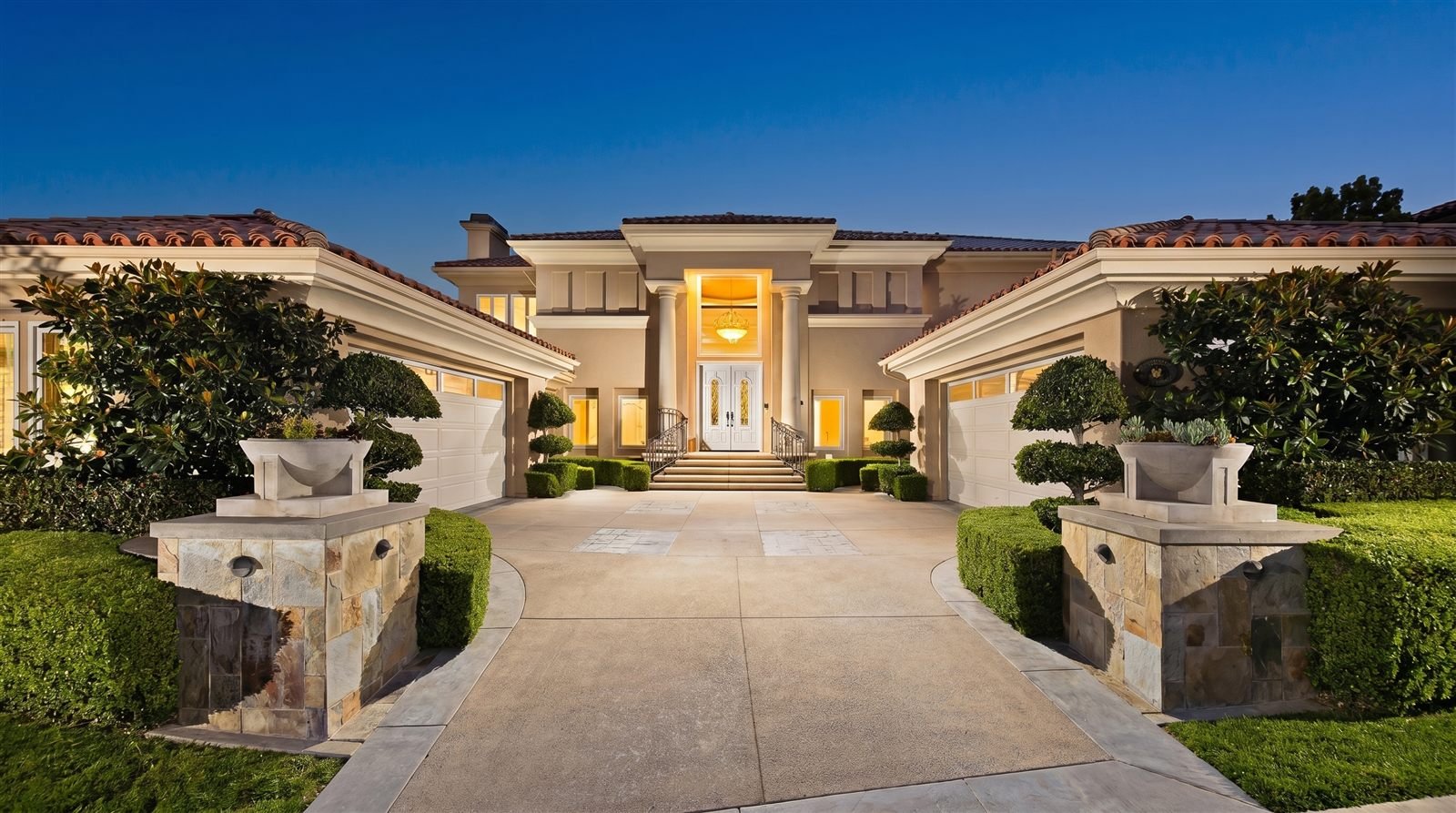 The same Newport Beach home in the Pebble Beach Manor scheme