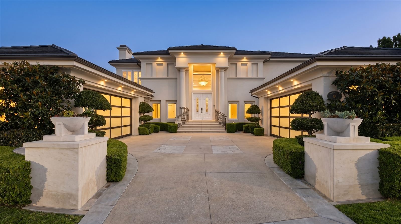 The same Newport Beach home in the Beverly Hills Resort scheme