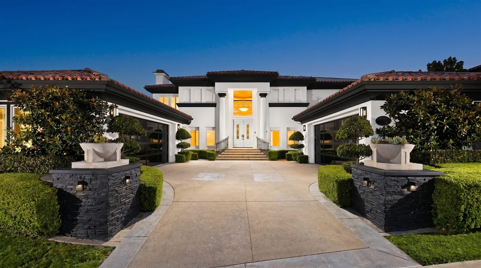 The same Newport Beach home in the Riviera Tuxedo scheme